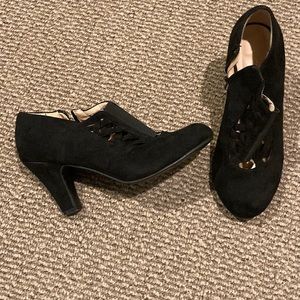 Journee collection black heels